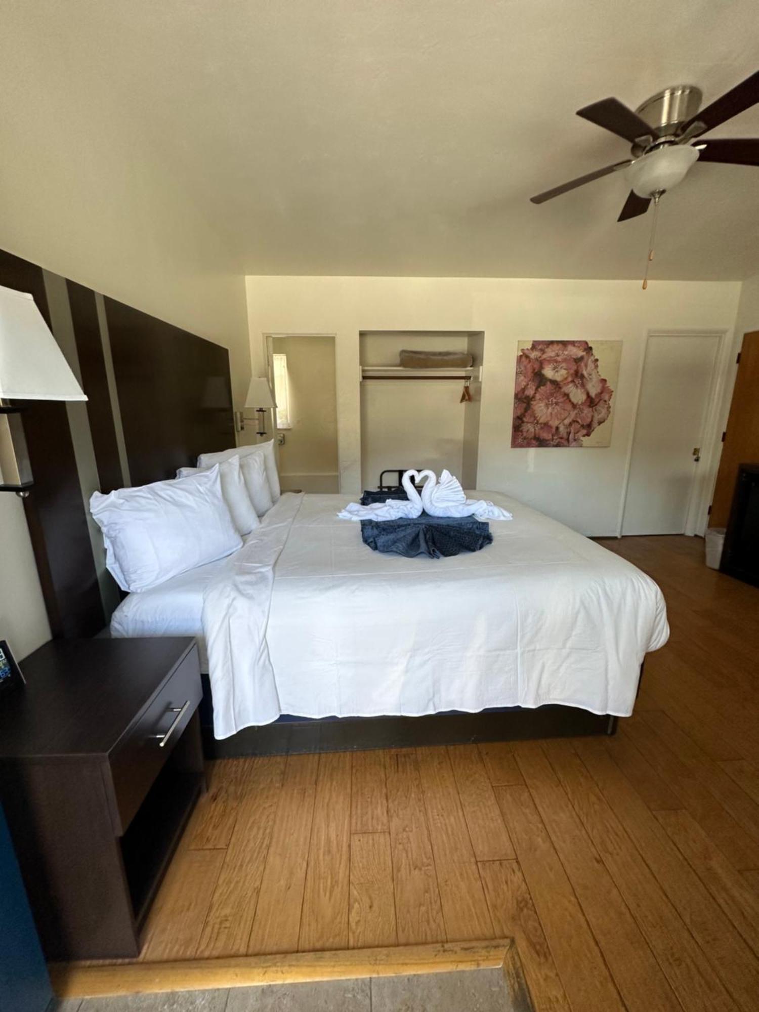 Cambria Palms Motel Buitenkant foto
