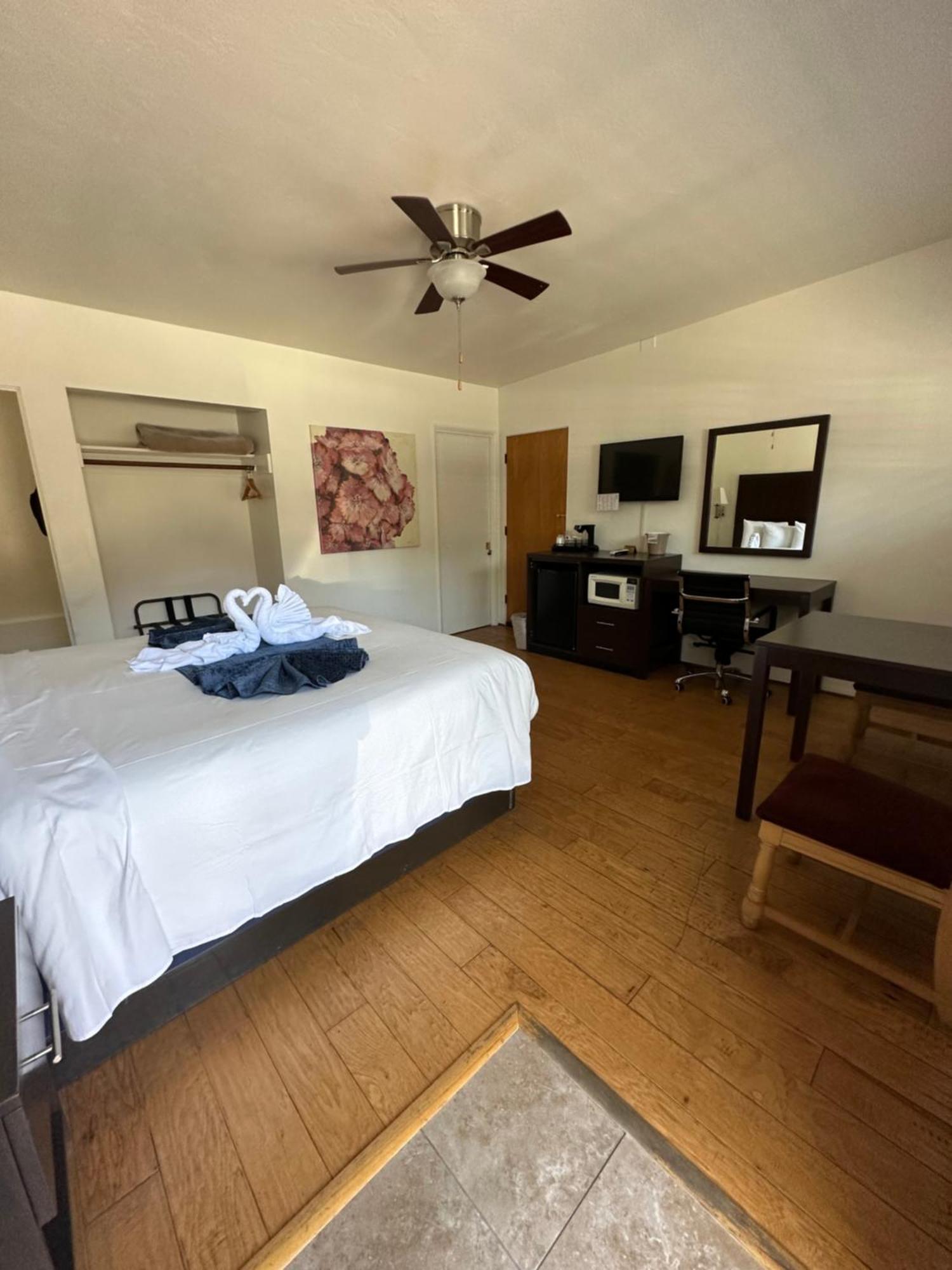 Cambria Palms Motel Buitenkant foto